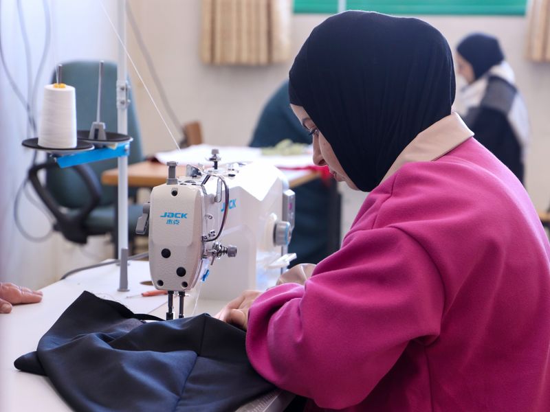 تكنولوجيا الخياطة وتصميم الأزياء والملابس