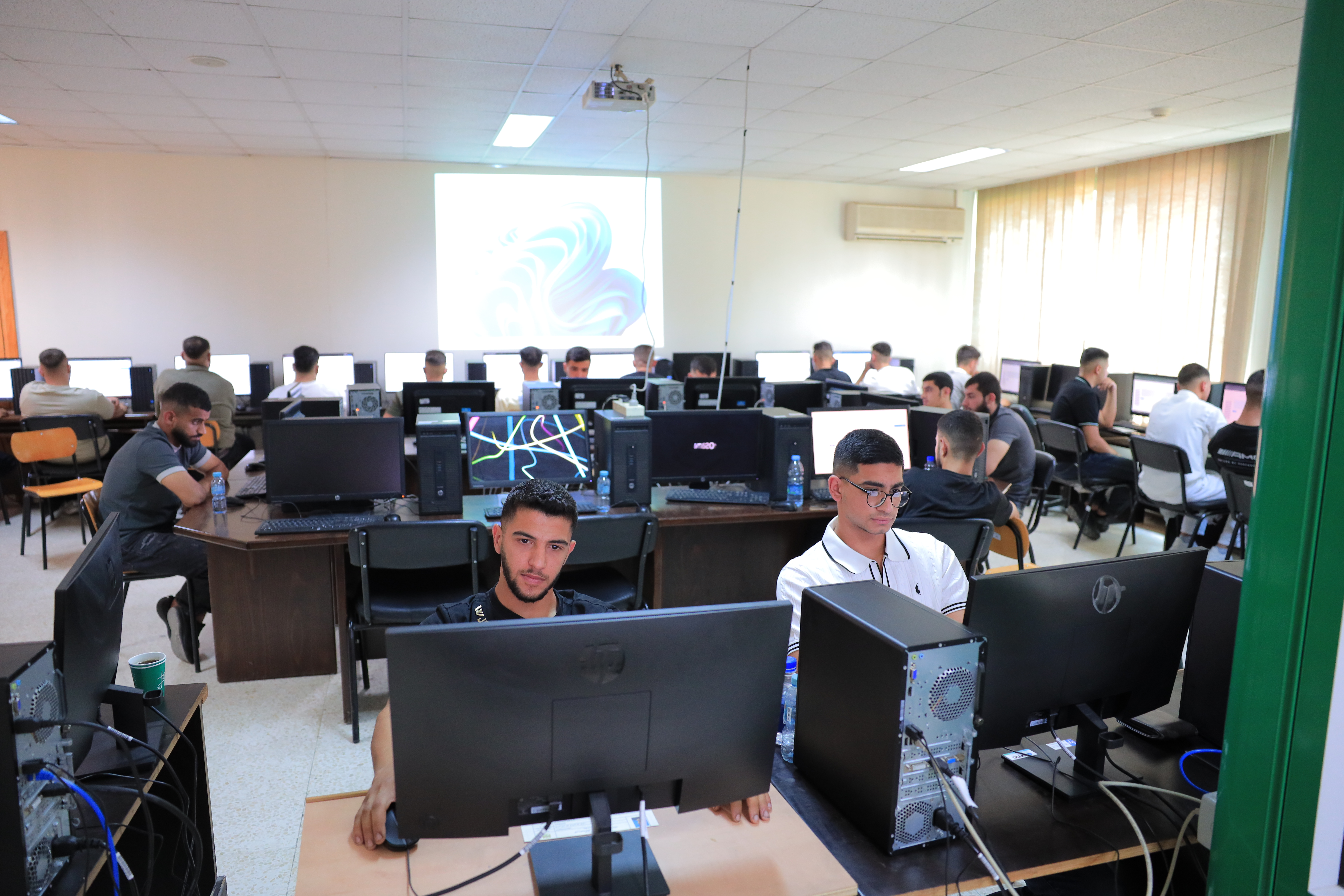كلية هشام حجاوي التكنولوجية تستضيف الامتحان التطبيقي الشامل وسط أجواء تنظيمية وأكاديمية مميزة