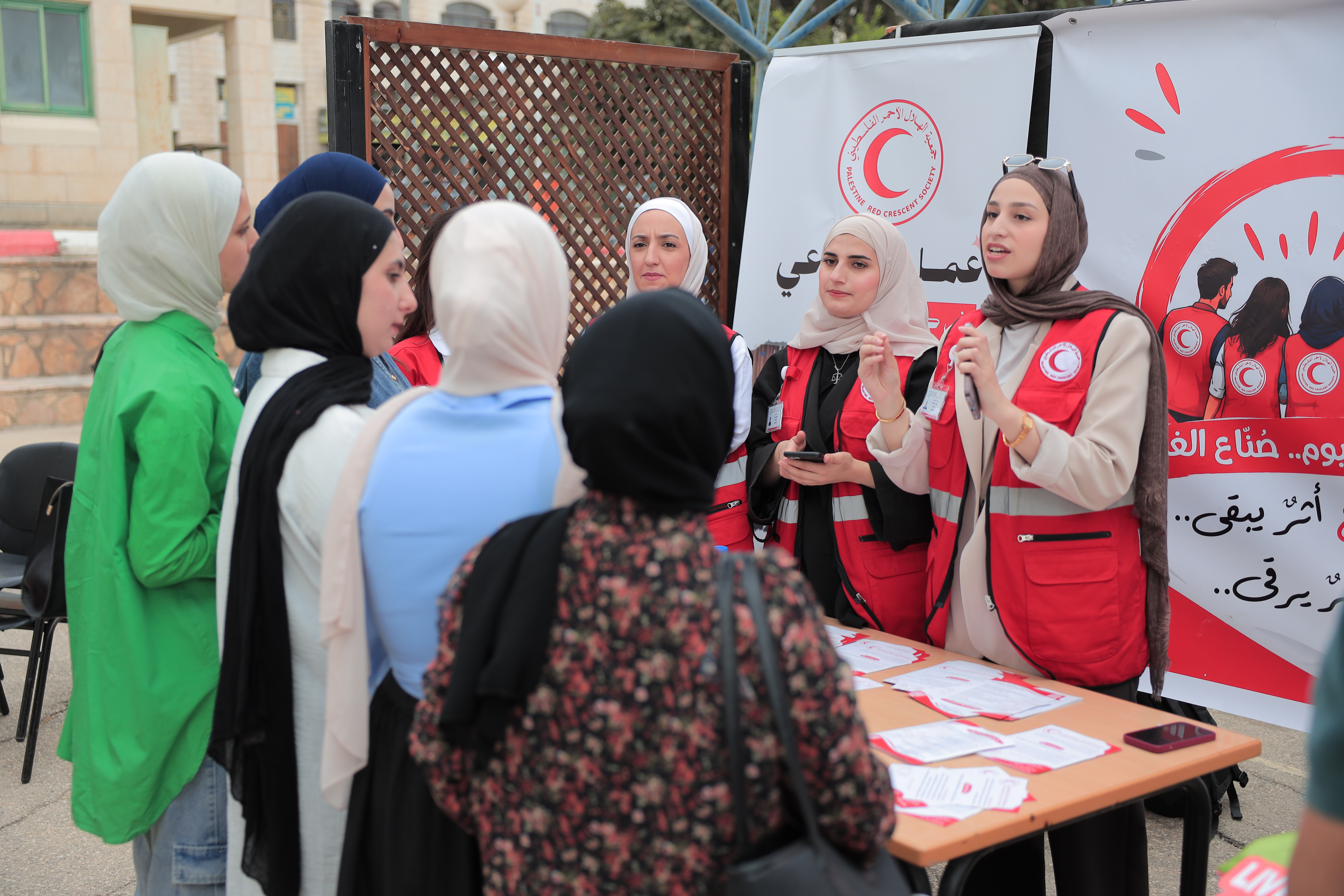 كلية هشام حجاوي التكنولوجية تستضيف مبادرة تعريفية لجمعية الهلال الأحمر الفلسطيني