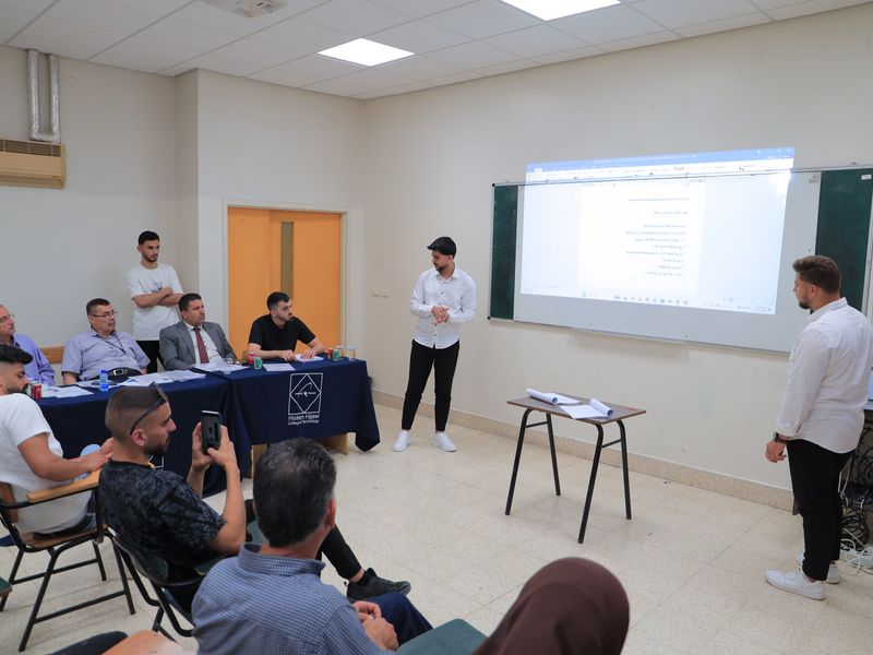 معلف خيل ذكي باستخدام PLC