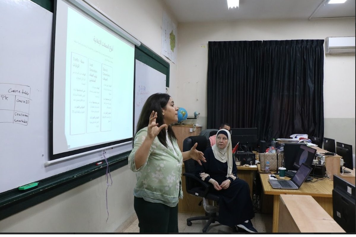 كلية مجتمع النجاح الوطنية تستضيف خبيرة التسويق الرقمي ولاء برهم